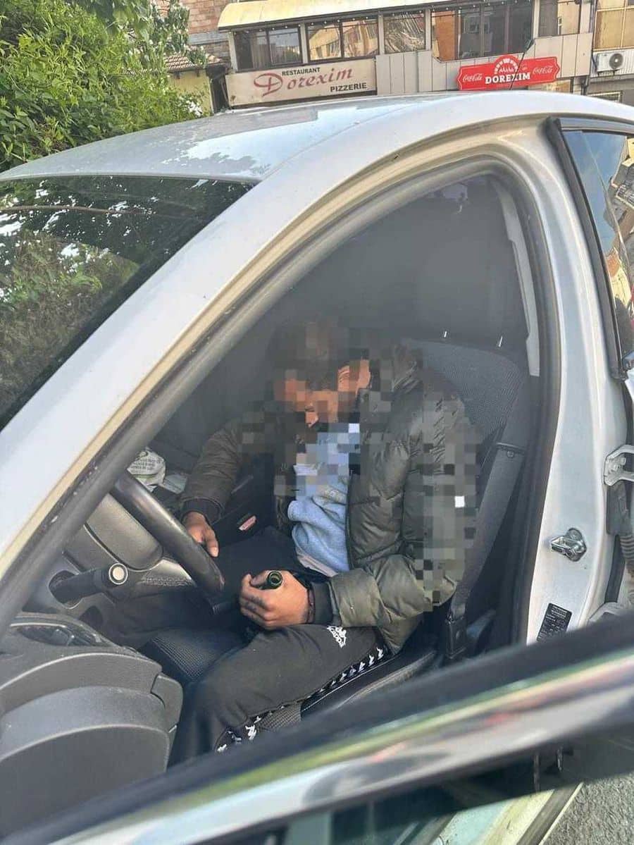 Spargere în Gorj. Un bărbat a adormit în maşina pe care voia să o jefuiască. A fost văzut de o femeie, care a sunat la 112