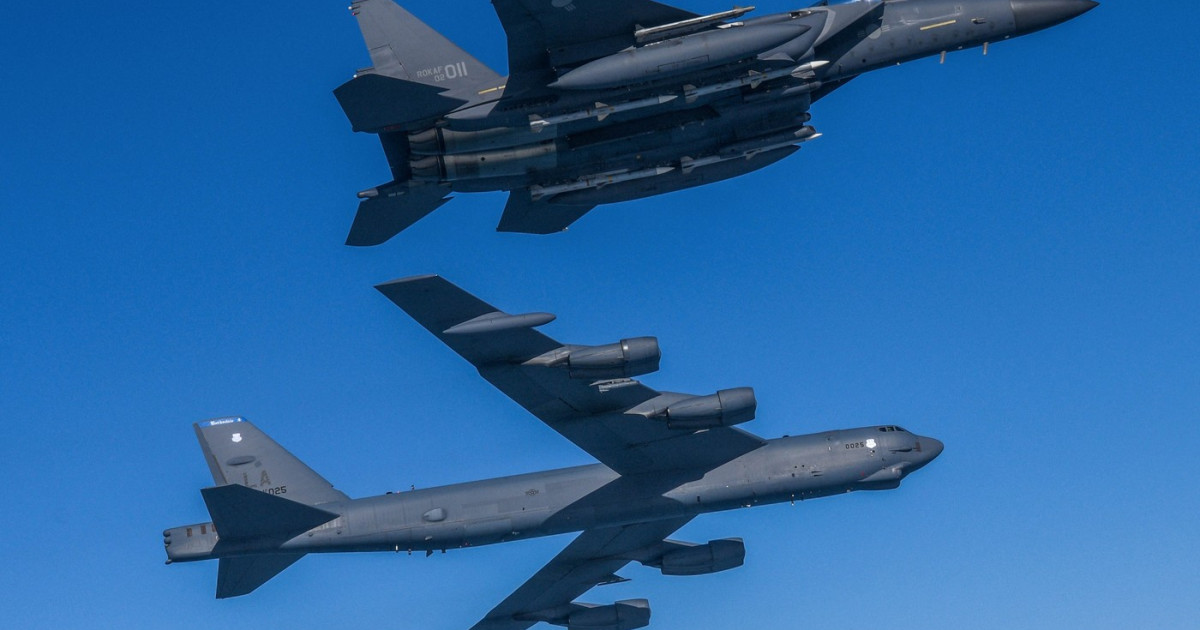 Două avioane de vânătoare s-au ciocnit în zbor, în Coreea de Sud, din cauza piloților care făceau fotografii