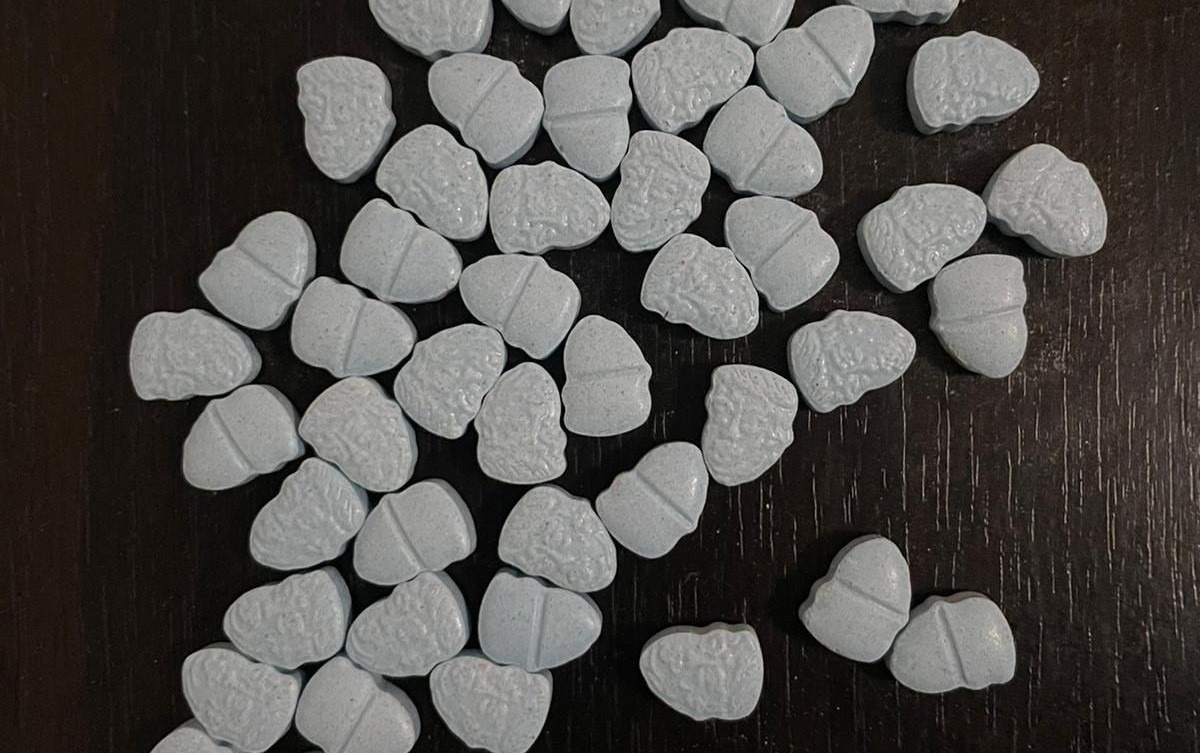 Percheziții DIICOT în județele Gorj, Mehedinți și Timiș, într-un dosar de trafic de droguri / Cele mai multe substanțe interzise, vândute elevilor