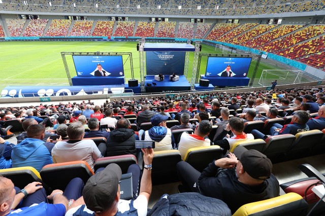 Peste 800 de specialişti din academiile de fotbal au participat la cel mai important eveniment dedicat formării antrenorilor