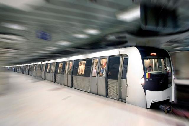 Circulaţie întreruptă pe Magistrala 4 de metrou, după ce o bucată din tavanul tunelului s-a desprins
