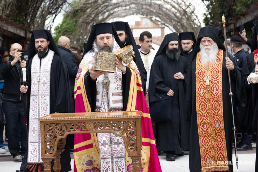 Moaștele Sfântului Mare Mucenic Gheorghe, aduse pentru prima dată în România de la Muntele Athos