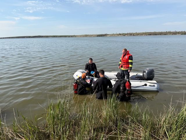 Prahova: Bărbatul dispărut în apele unei bălţi piscicole, găsit mort